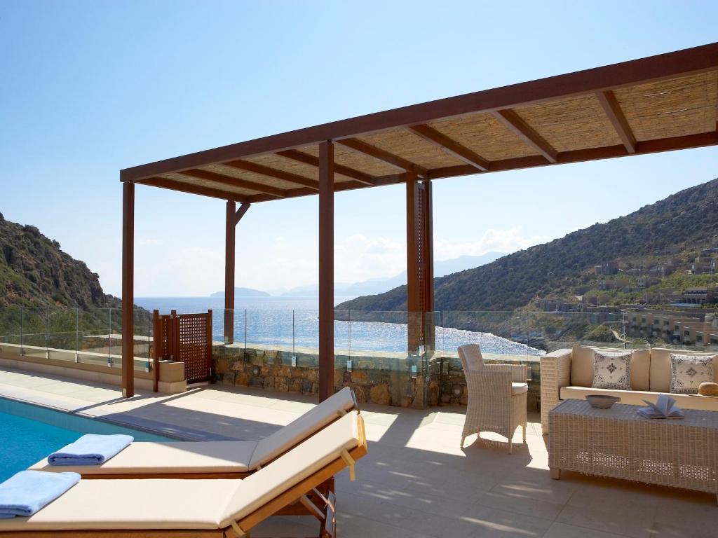 One Bedroom Suite with Sea View and Private Pool