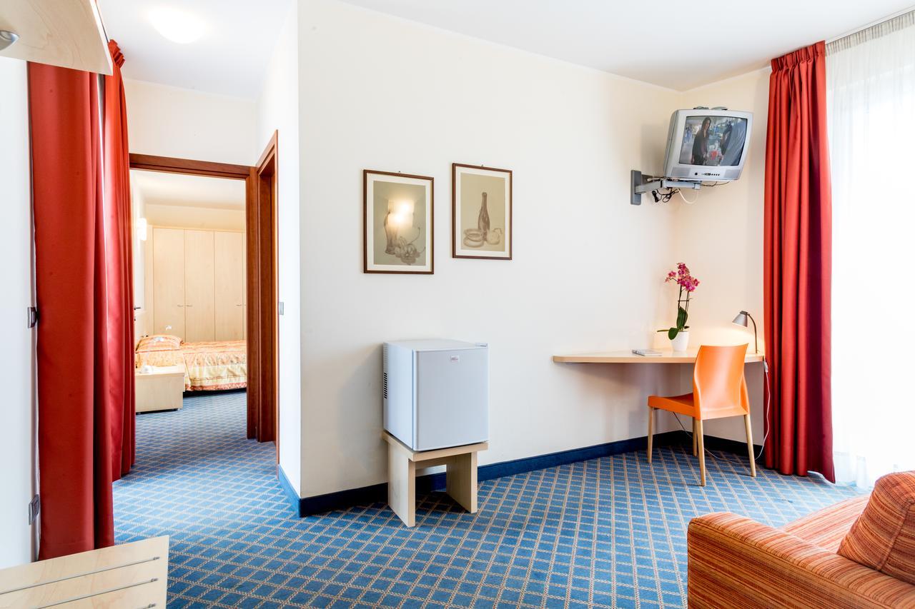 Family Room (2 Adults + 2 Children)