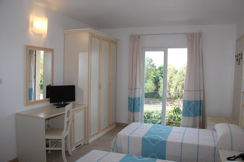 Quarto com Cama de Casal ou 2 de Solteiro