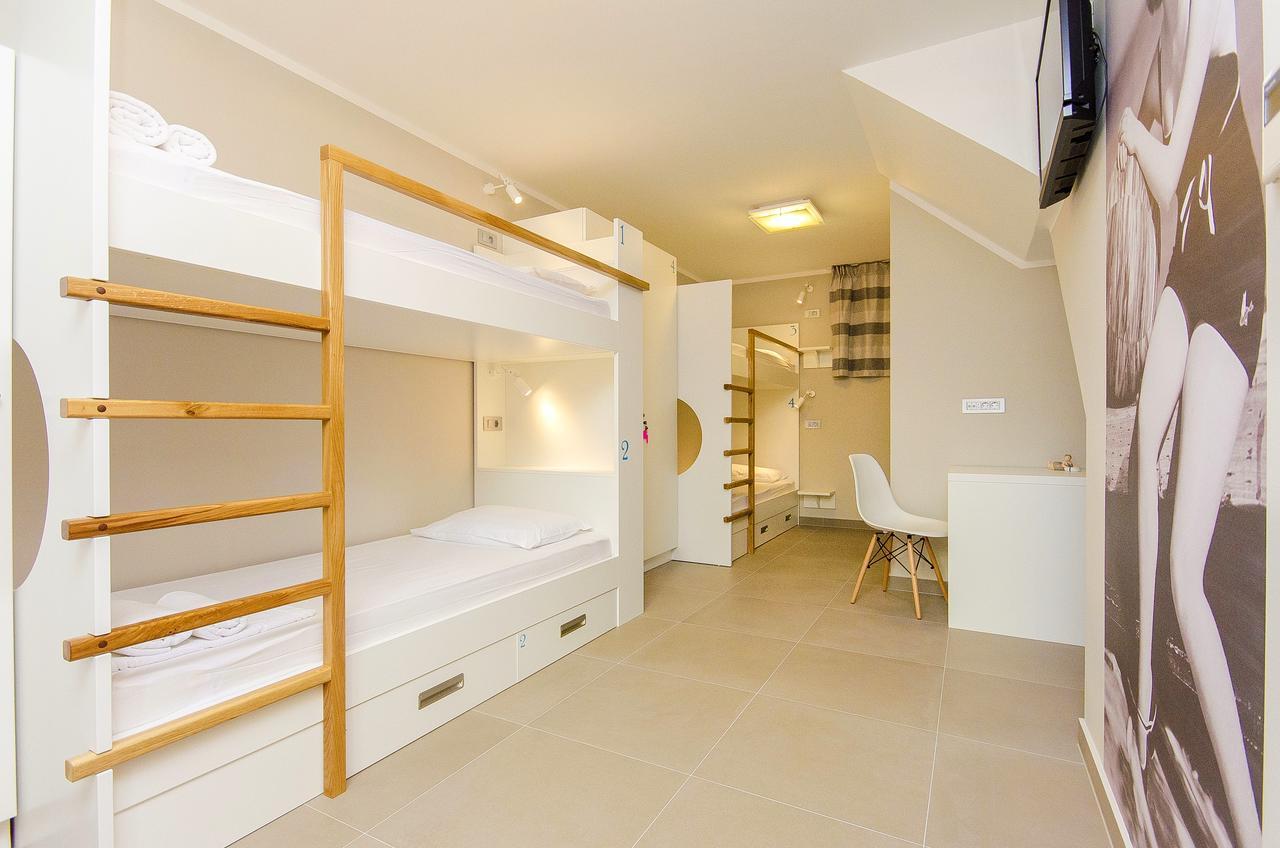 Bett im 4-Bett-Schlafsaal mit eigenem Bad