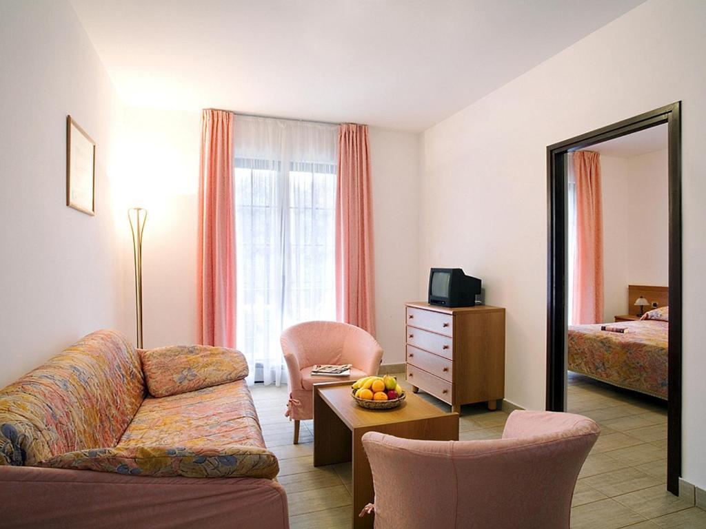 Suite for 2+2 with AC