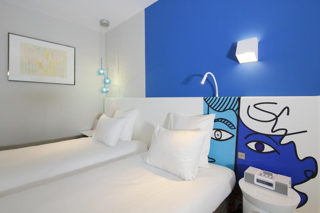 Twin Room with Balcony and Sea View