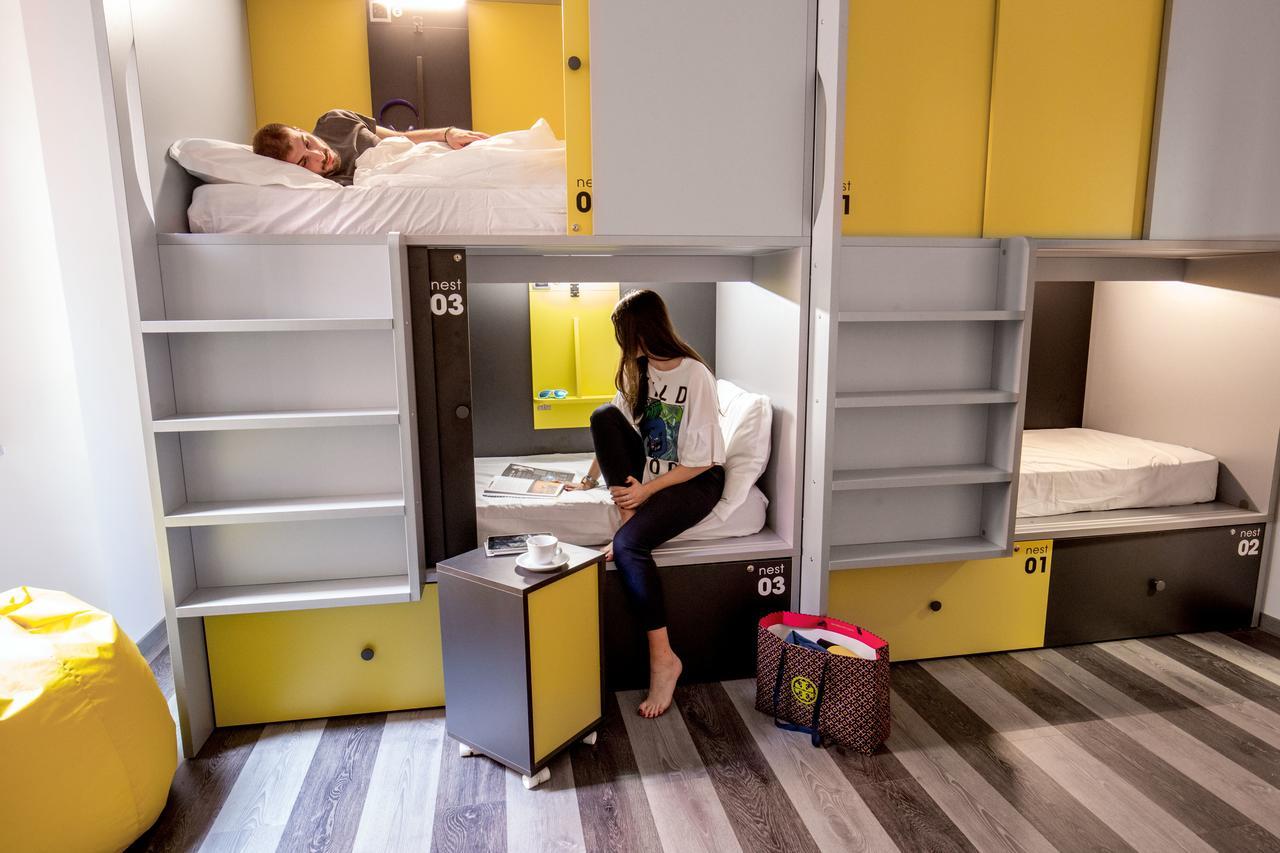 Posto Letto in Dormitorio Misto con 5 Letti e Bagno Privato
