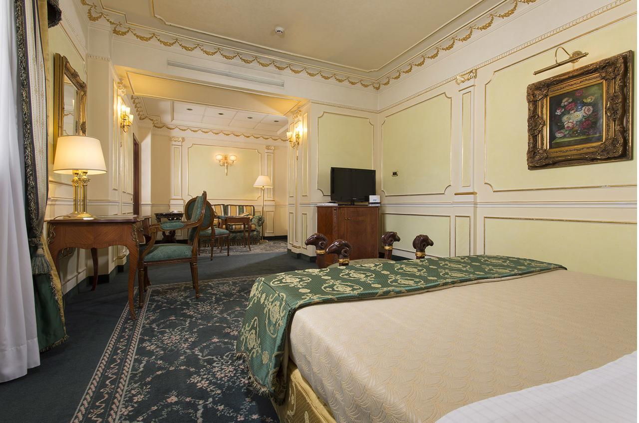 Family Room (2 Adults + 2 Children)