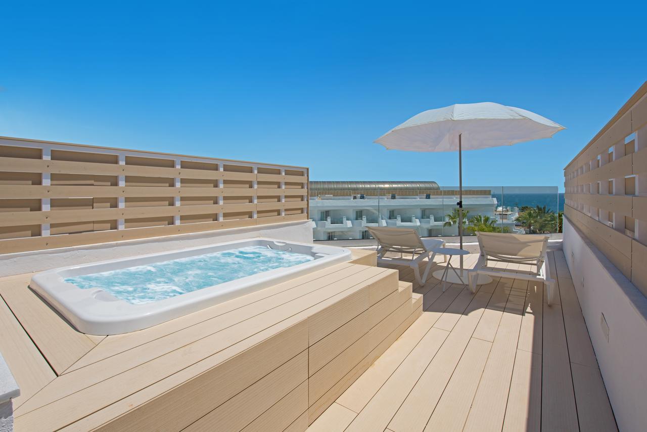 Attico Matrimoniale con Vista Mare Laterale e Vasca Idromassaggio