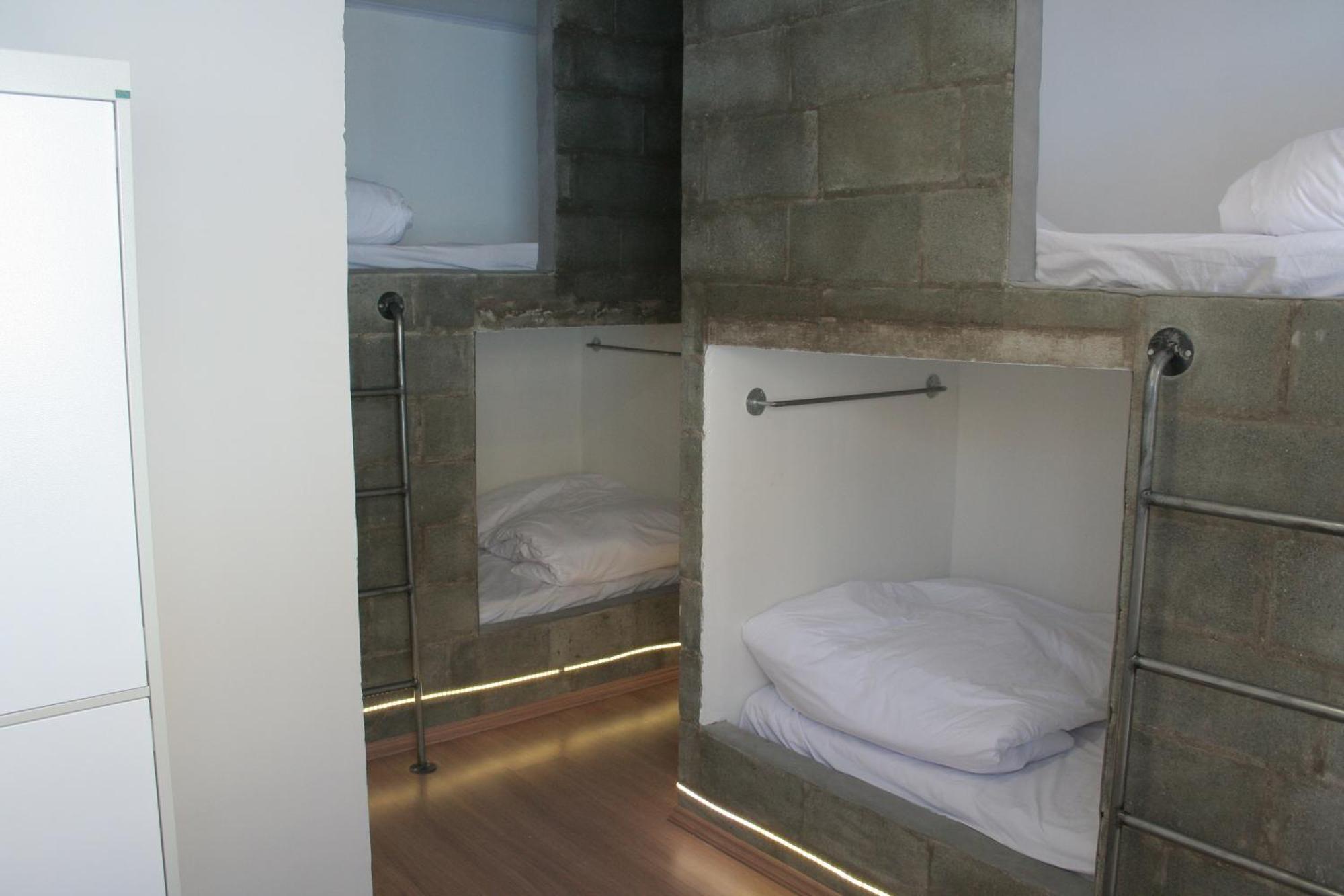 Cama em Dormitório Misto com 6 Camas
