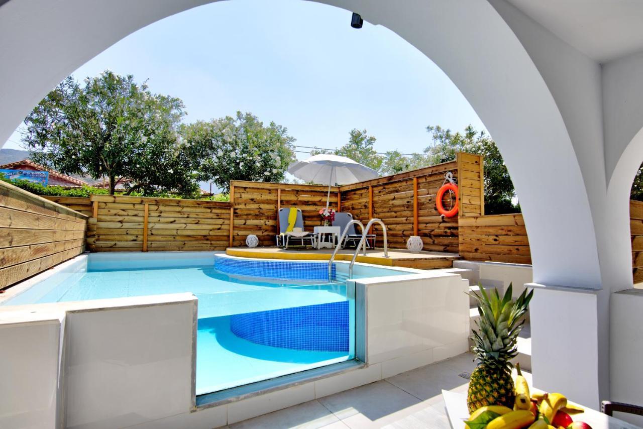 Doppelzimmer mit eigenem Swim-up-Pool
