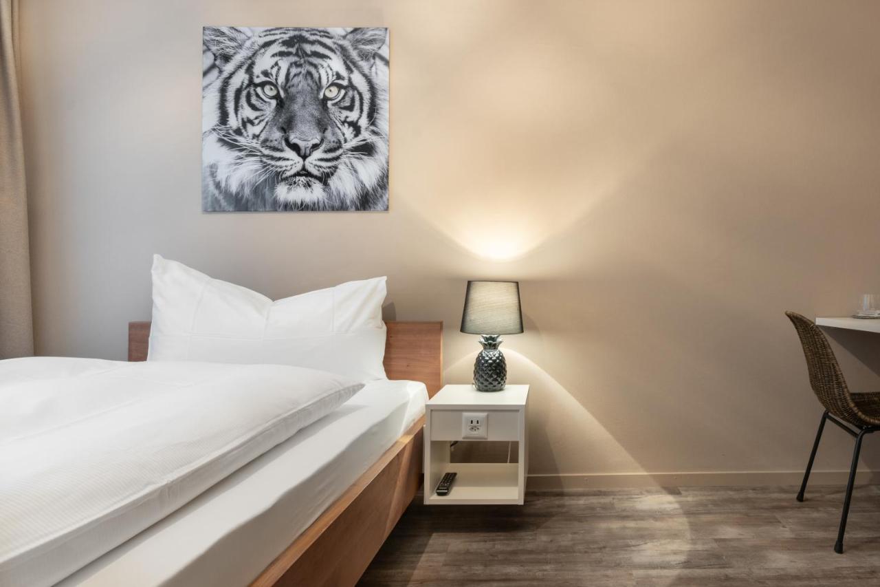 Single Room,721498456:JPEG