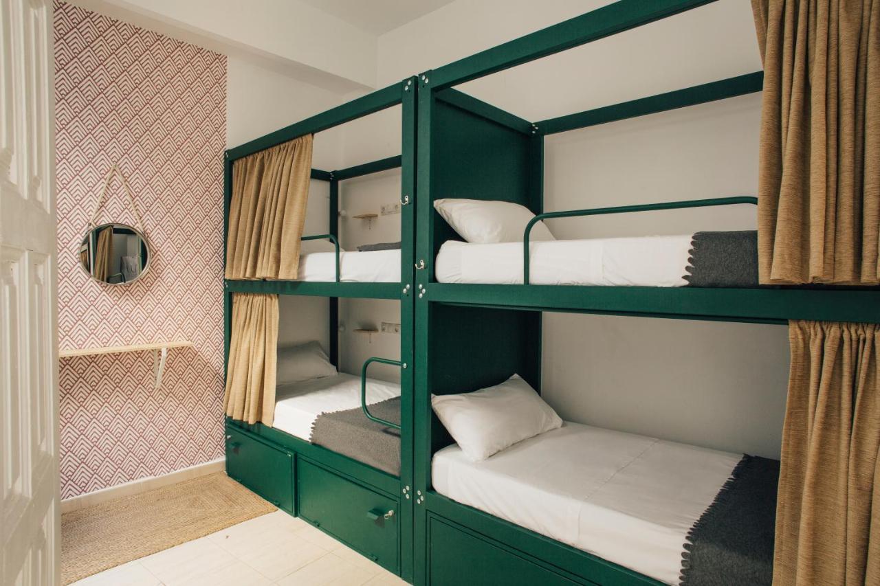 Bed Deluxe 8-Bed Mixed Dormitory Room
