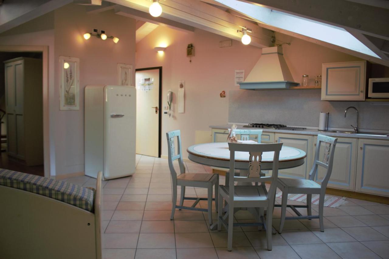 One-Bedroom Apartment Attic,758912914:JPEG