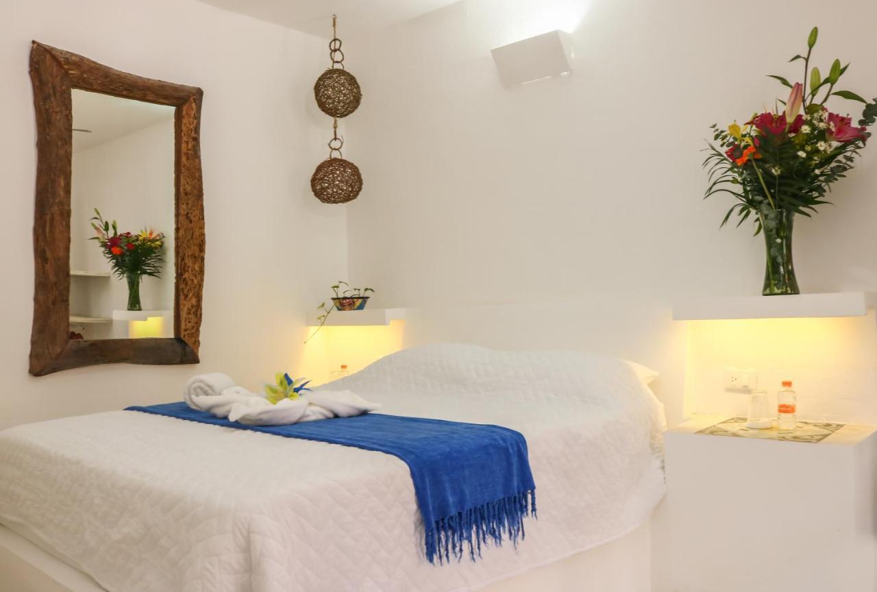 Habitación con cama grande