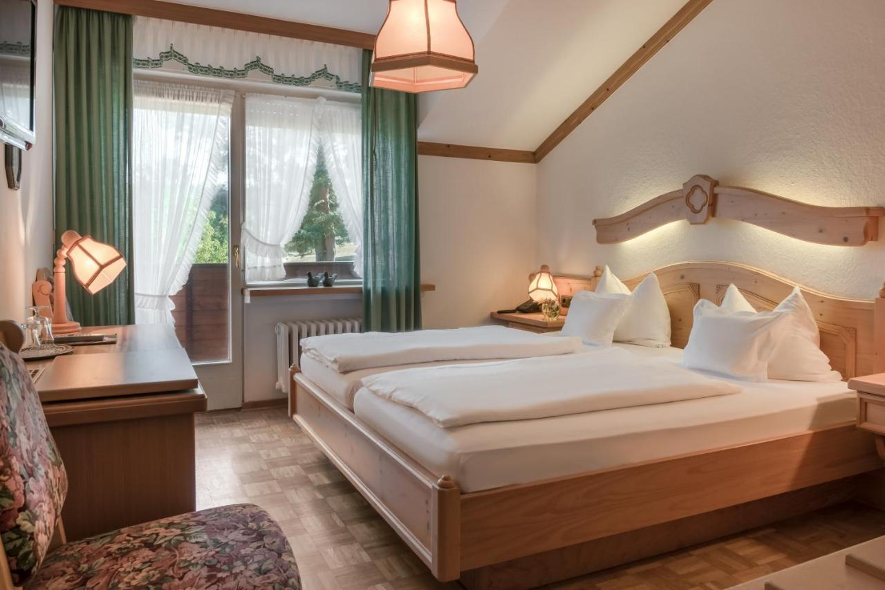 Doppel- oder Zweibettzimmer