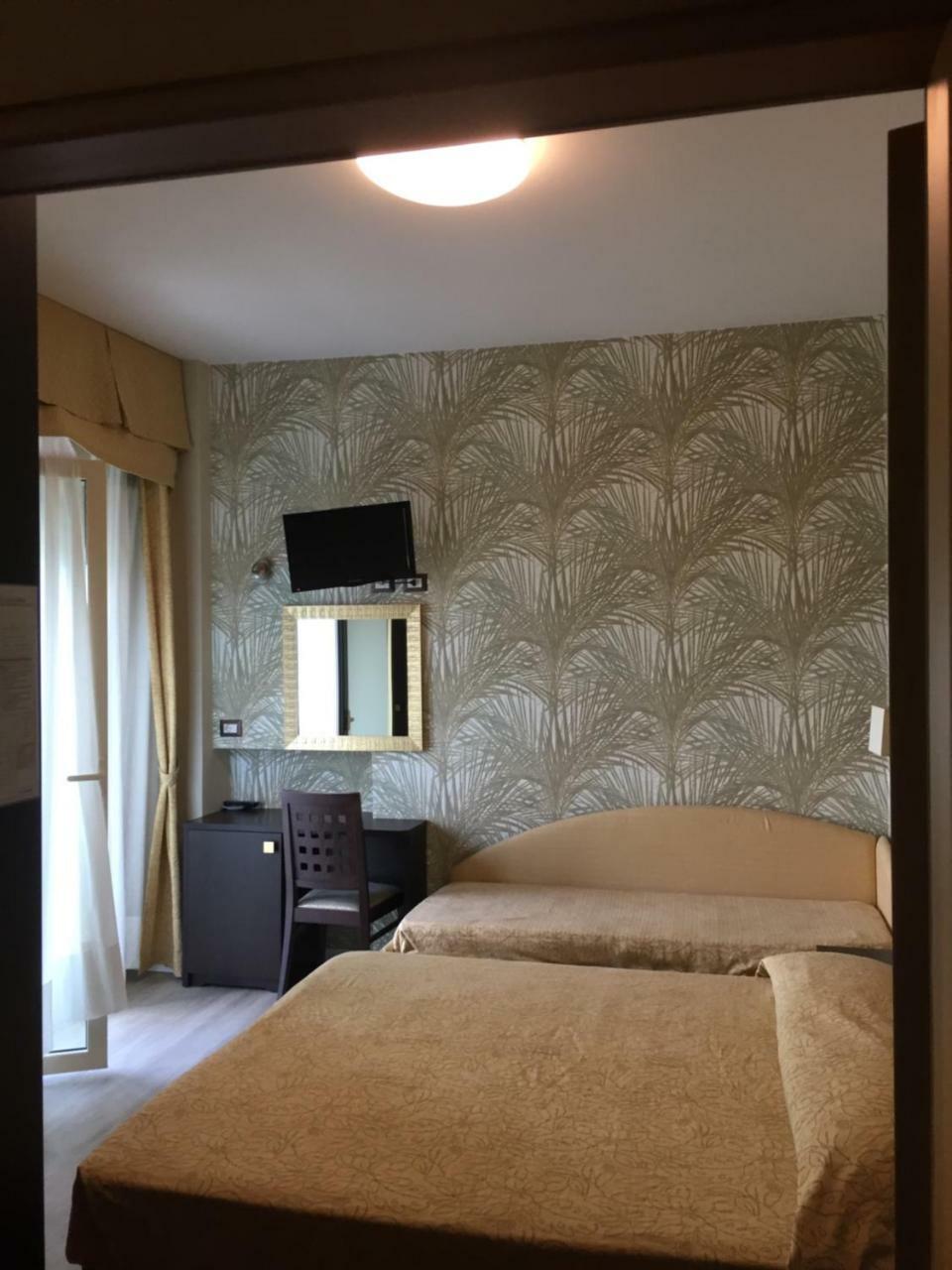 Standard Dreibettzimmer mit Meerblick