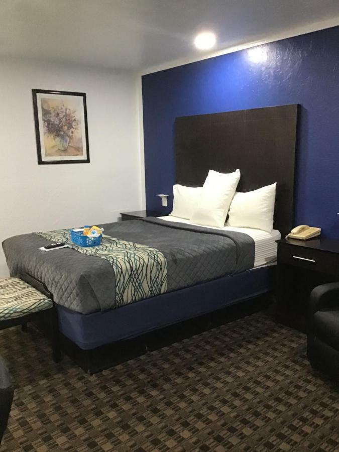 Deluxe Queen Suite