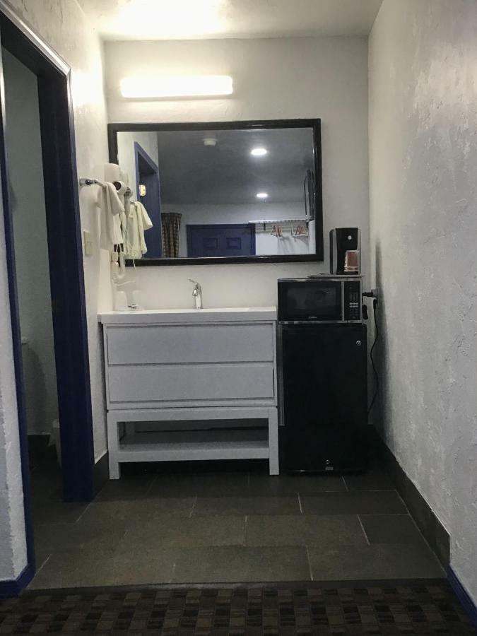 Deluxe Queen Suite