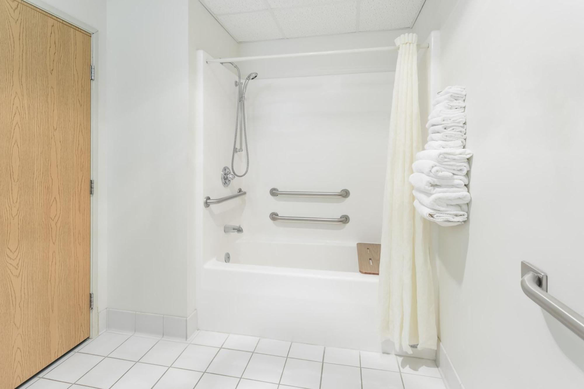 King Room with Roll-in Shower - Mobility Accessible/Non-Smoking