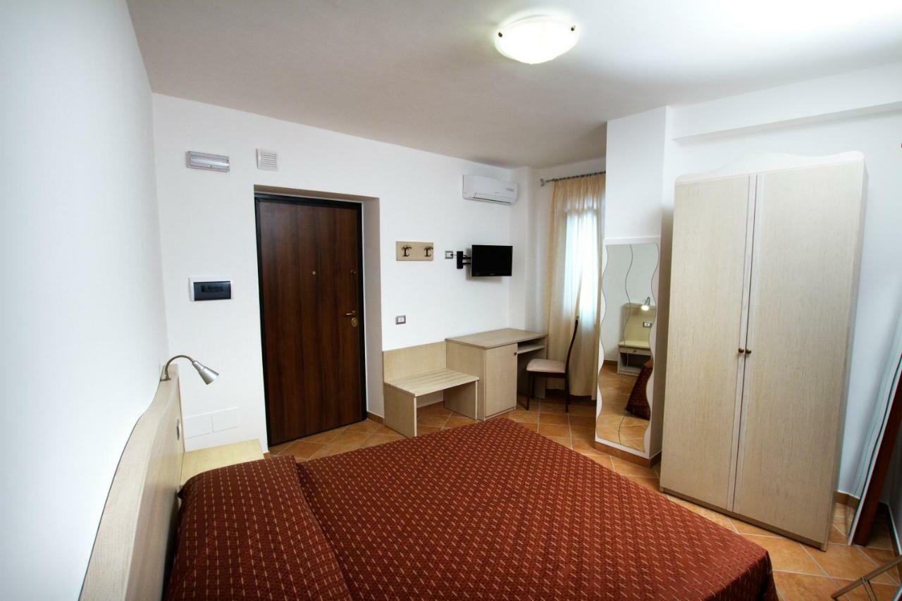Double Room with Private Bathroom,902828116:JPEG
