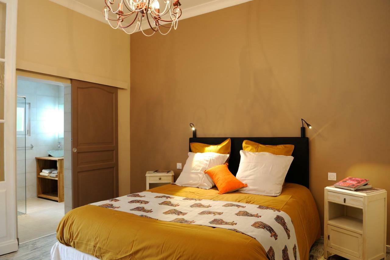Chambre Lit Queen-Size - Vue sur Piscine