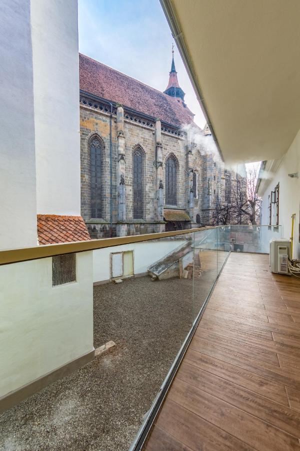 Zimmer mit Kingsize-Bett und Balkon
