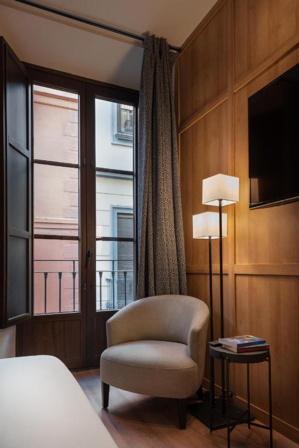 Single Room with Private Bathroom