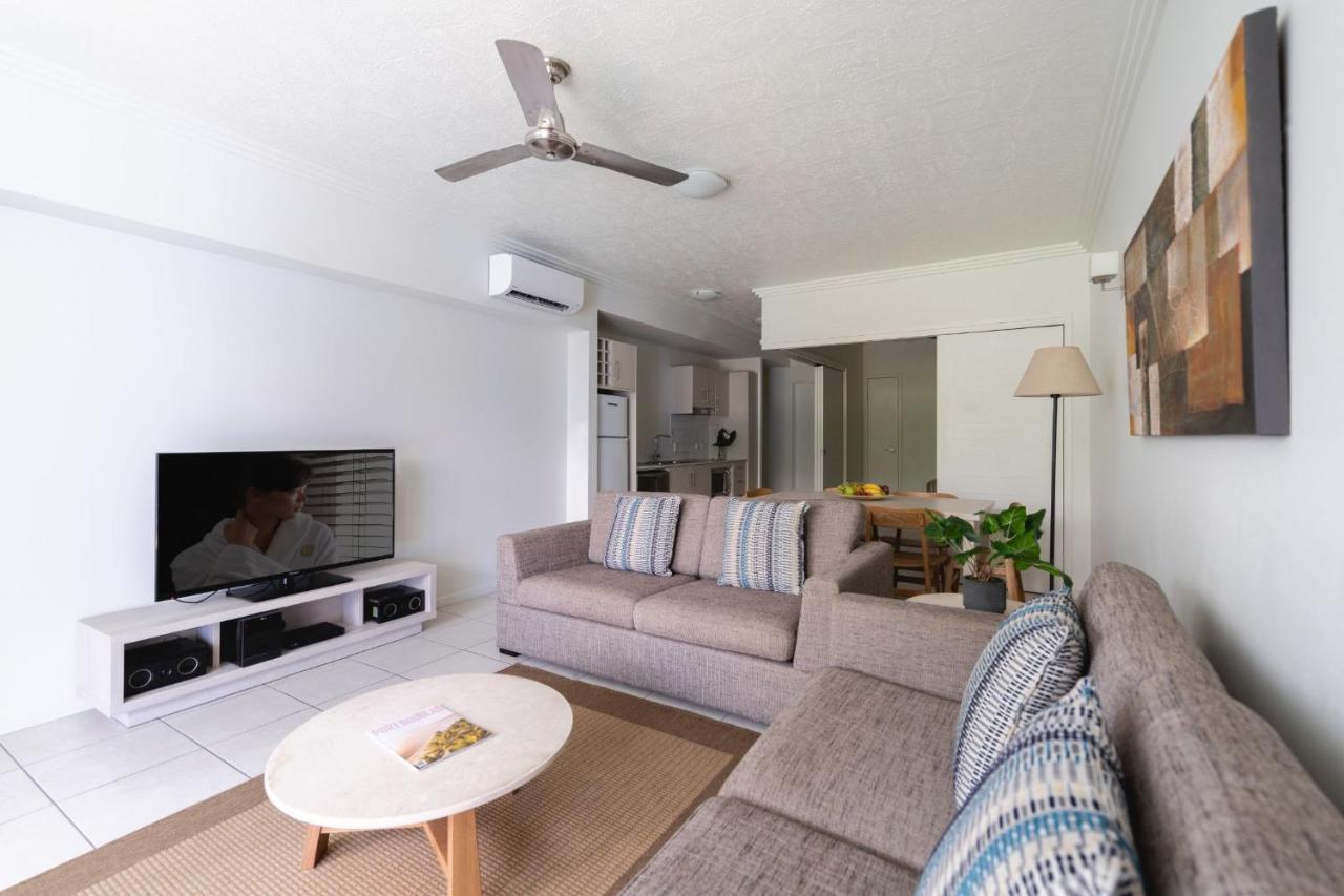 Deluxe One-Bedroom Apartment