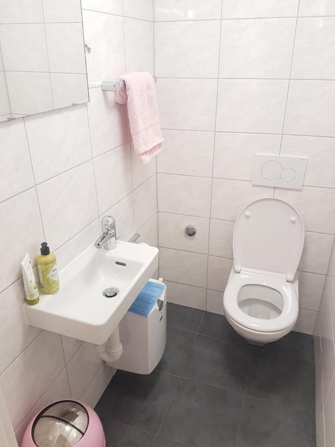 Posto Letto in Dormitorio Misto con 3 Letti