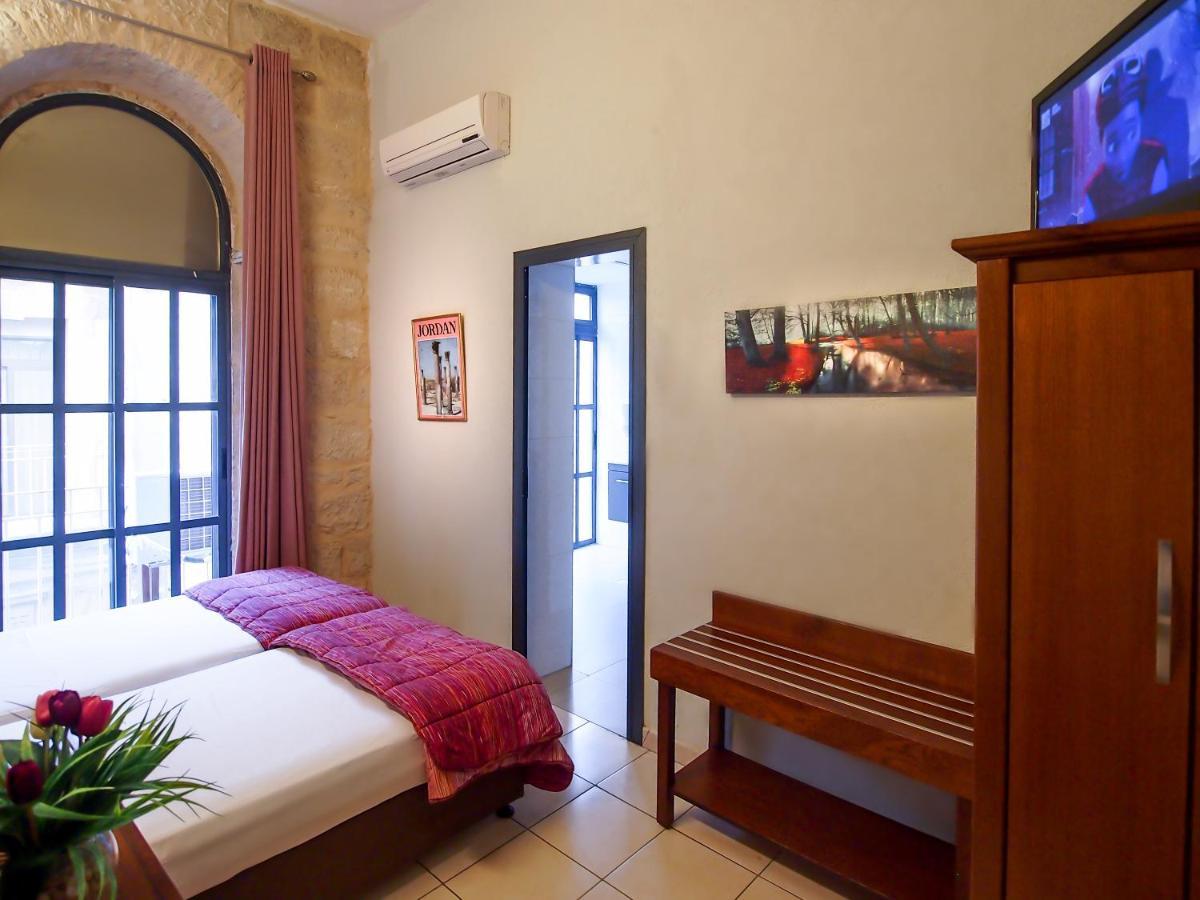 Kleines Zweibettzimmer