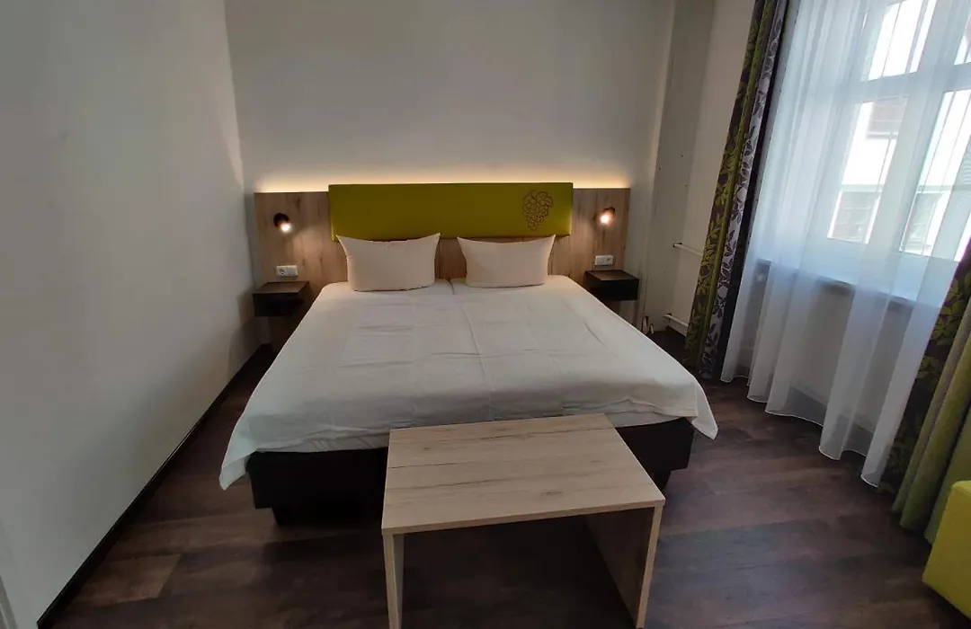 Hotel Goldene Traube-1