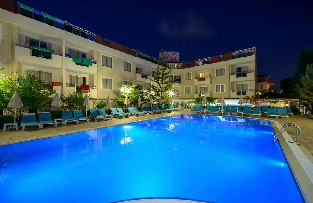 Risus Hotel Side-1