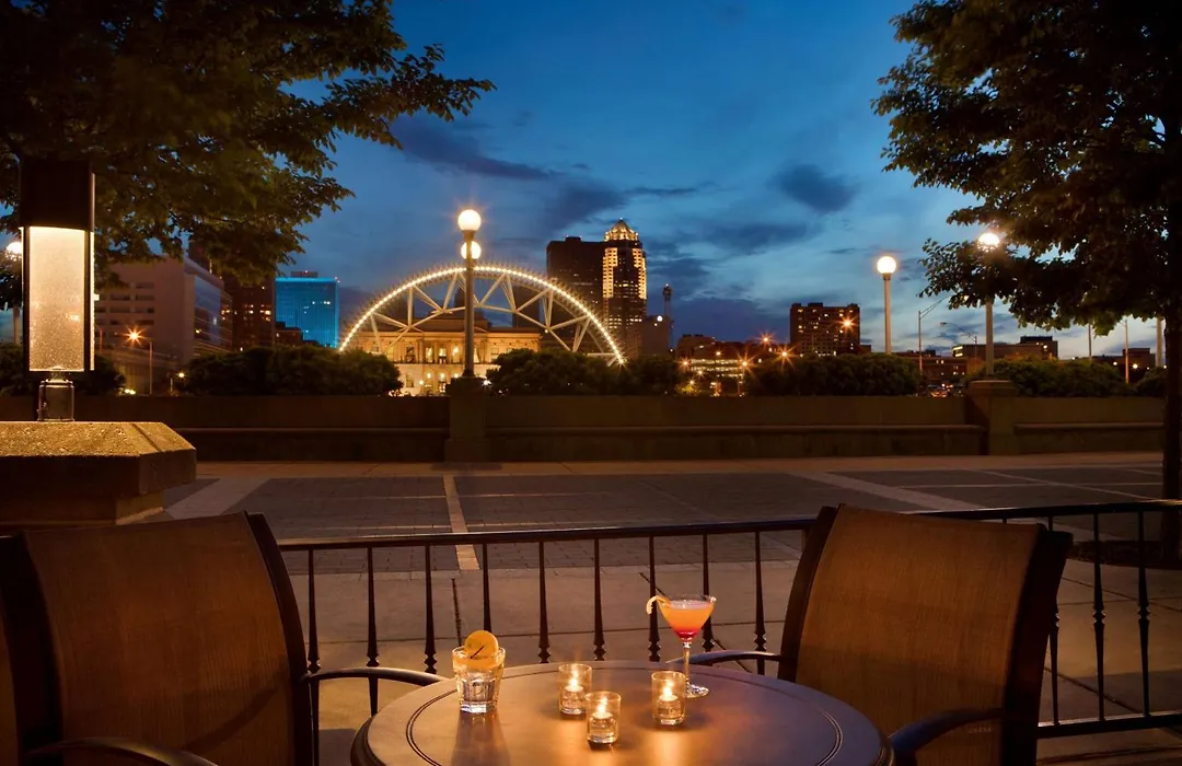 Embassy Suites Des Moines Downtown-1
