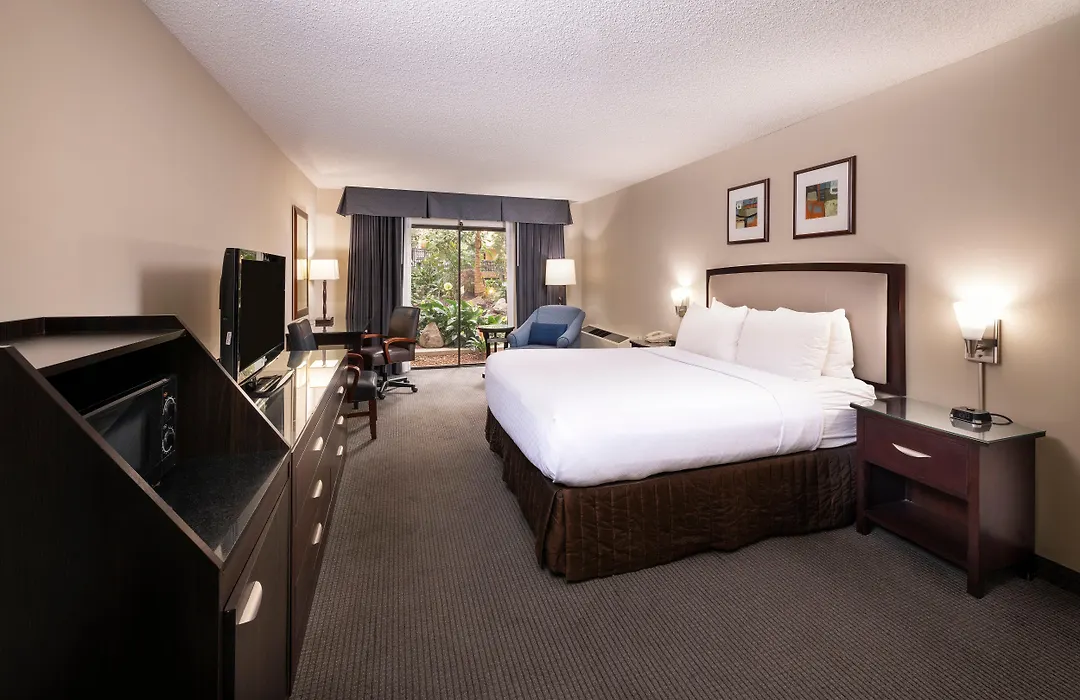 Concord Plaza Hotel-1