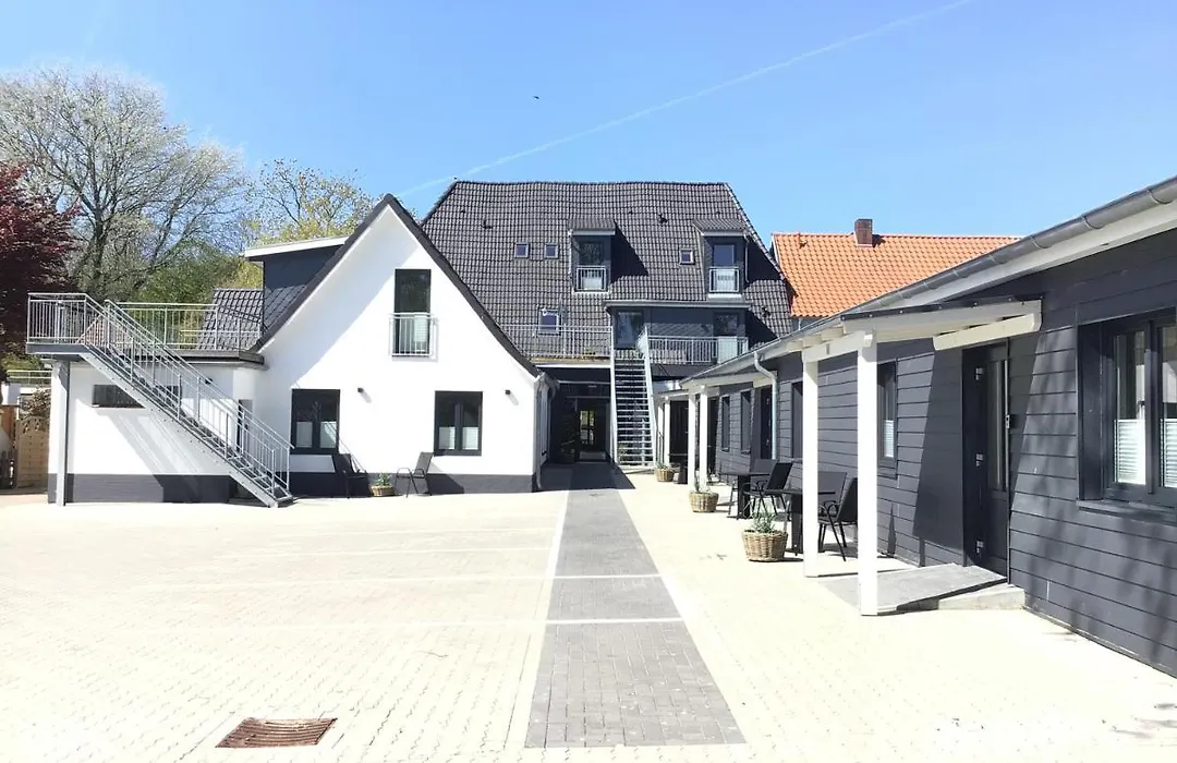 Landschaftliches Haus-1