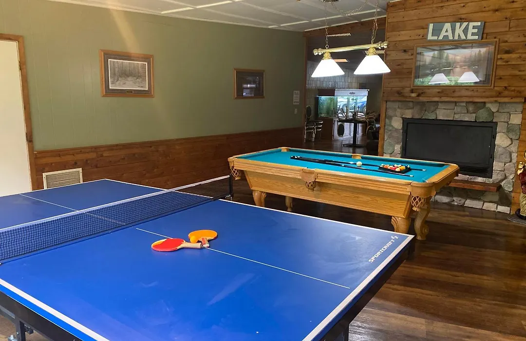 Hiawatha Lodge Inn-1