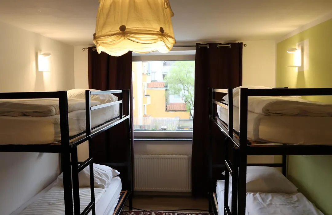 Weltempfaenger Backpacker Hostel-1