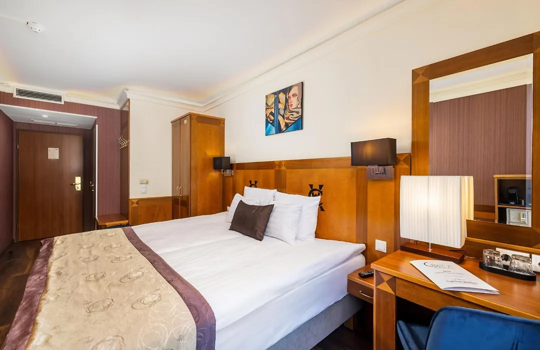 Carlton Hotel Buda Castle-1