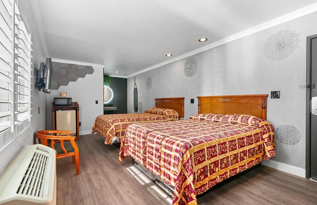 Beverly Inn-1