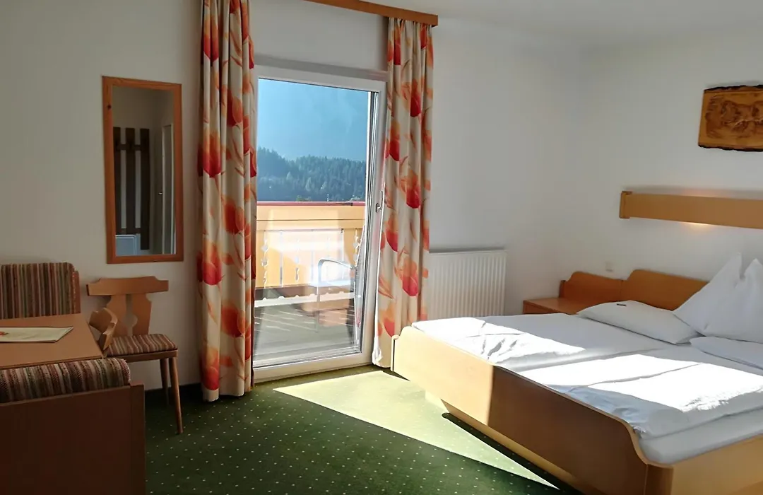 Hotel Pension Sonnenuhr-1