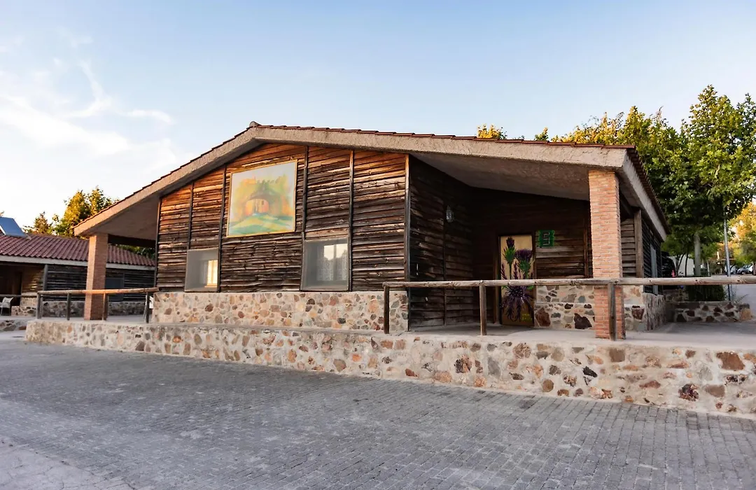 Hostal - Bungalows Camping Cáceres-1
