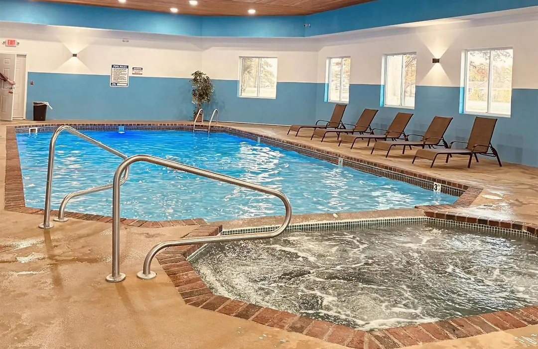 Super 8 By Wyndham Escanaba-1