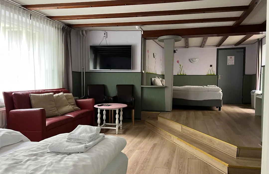 Hotel Gaudi-1