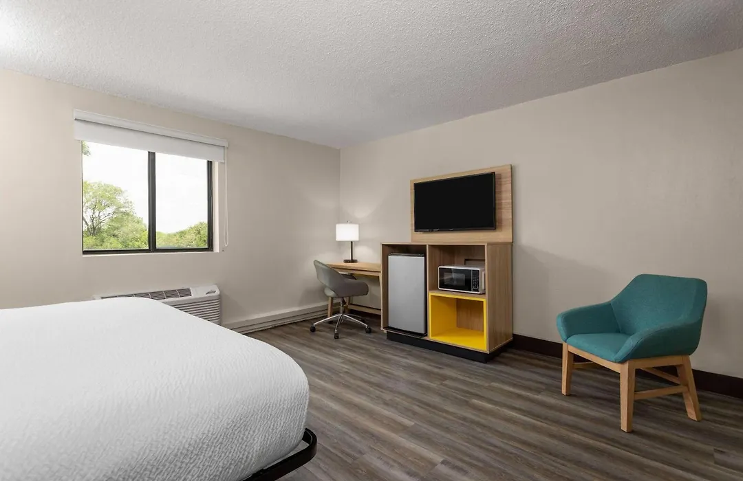 Days Inn And Suites By Wyndham Hammond, In-1