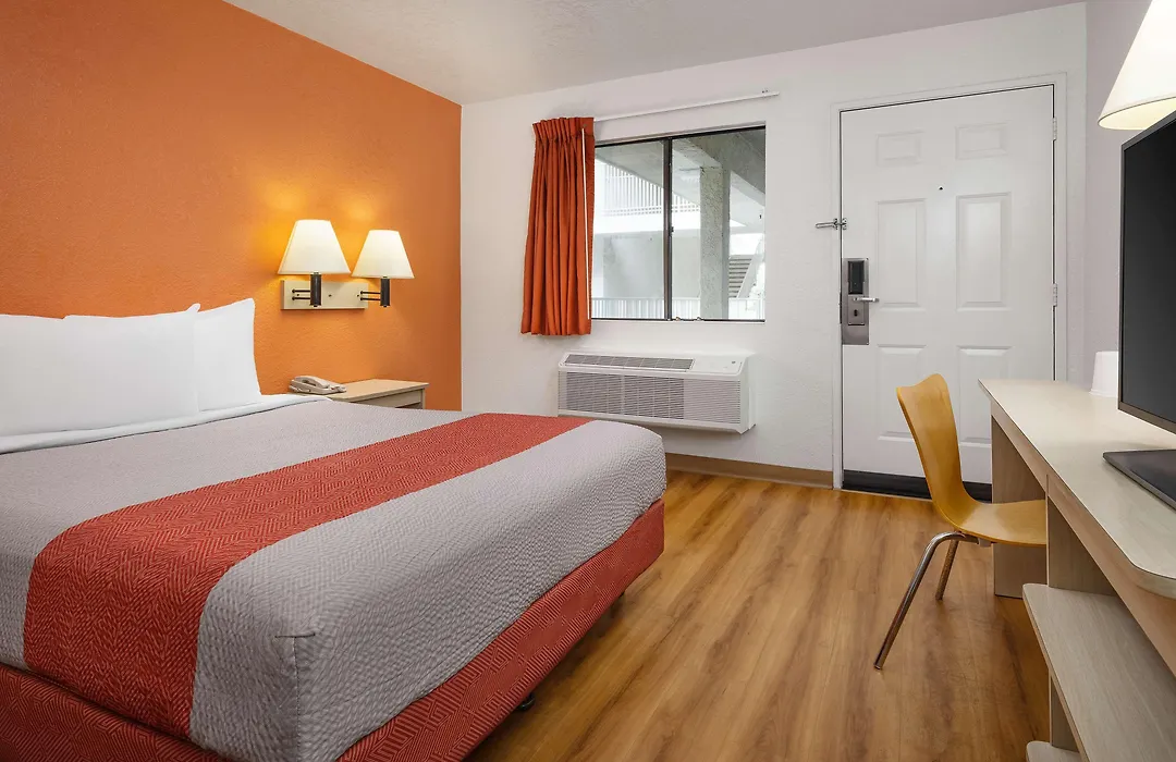Motel 6-Buena Park, Ca - Knotts Berry Farm - Disneyland-1