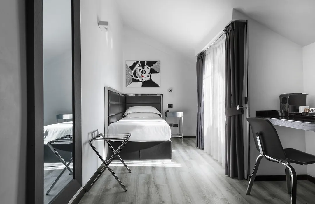 Lhp Hotel Napoleon-1