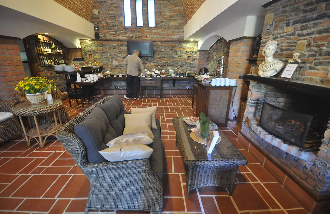 El Vino Hotel & Suites-1