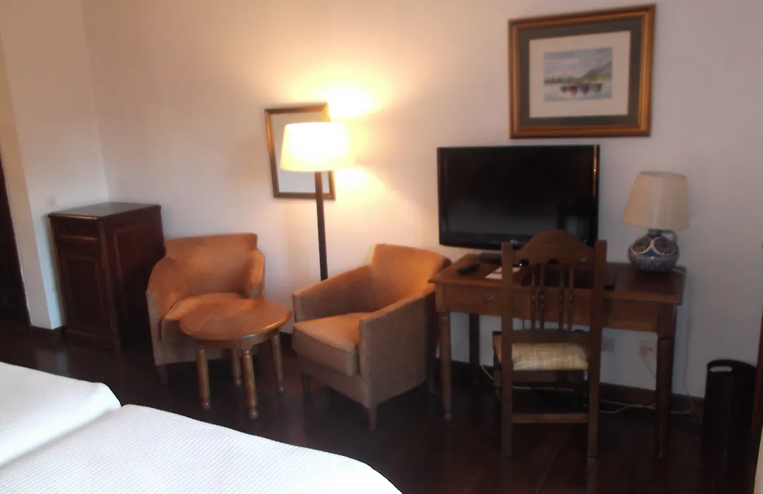 Parador De Santillana Altamira-1