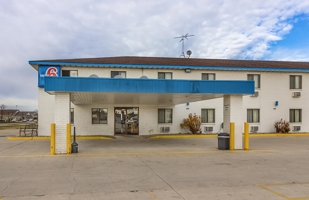 Dakota Inn Fargo-1