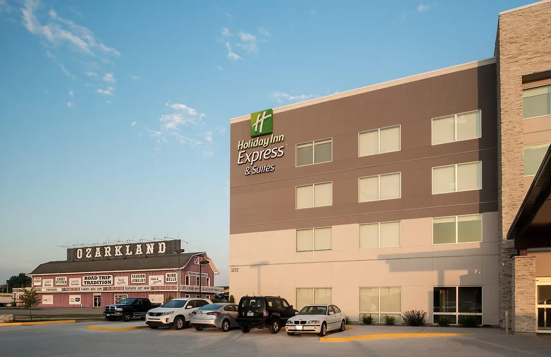 Holiday Inn Express & Suites Kingdom City By Ihg-1