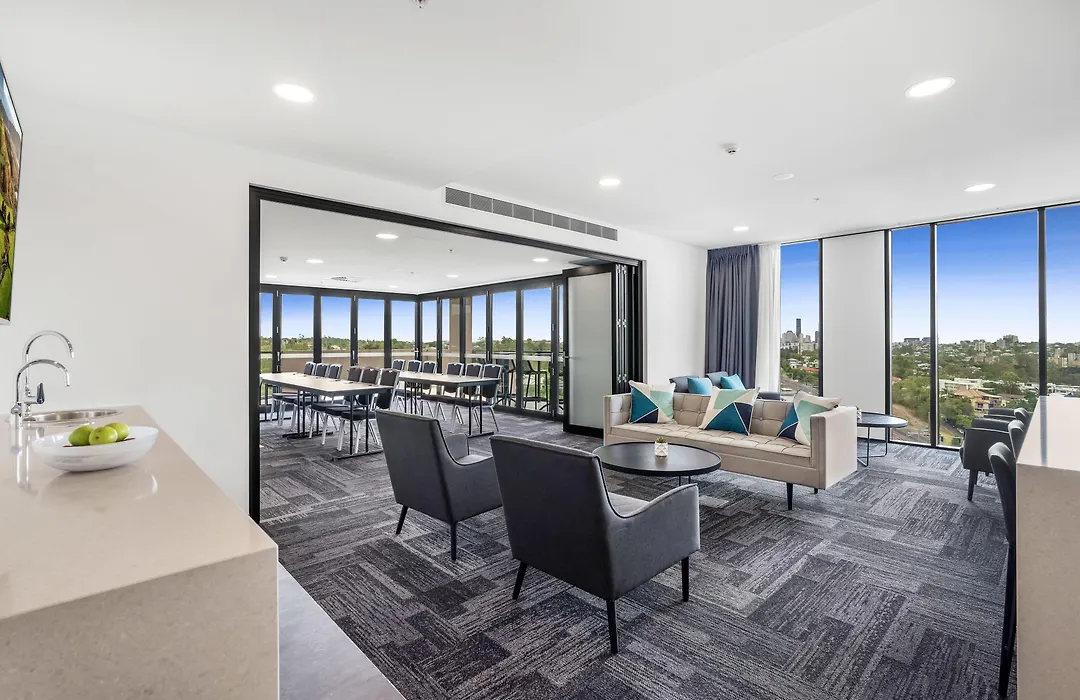Essence Suites Taringa-1