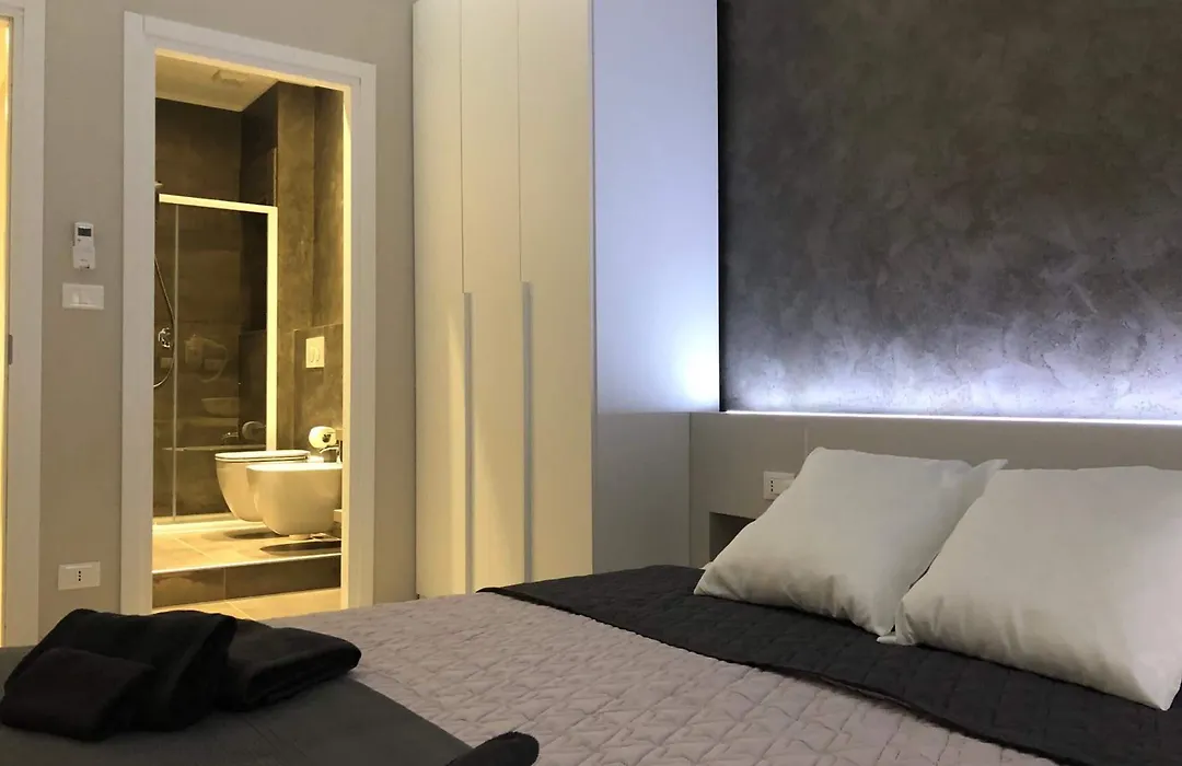 Turin Central Rooms-1
