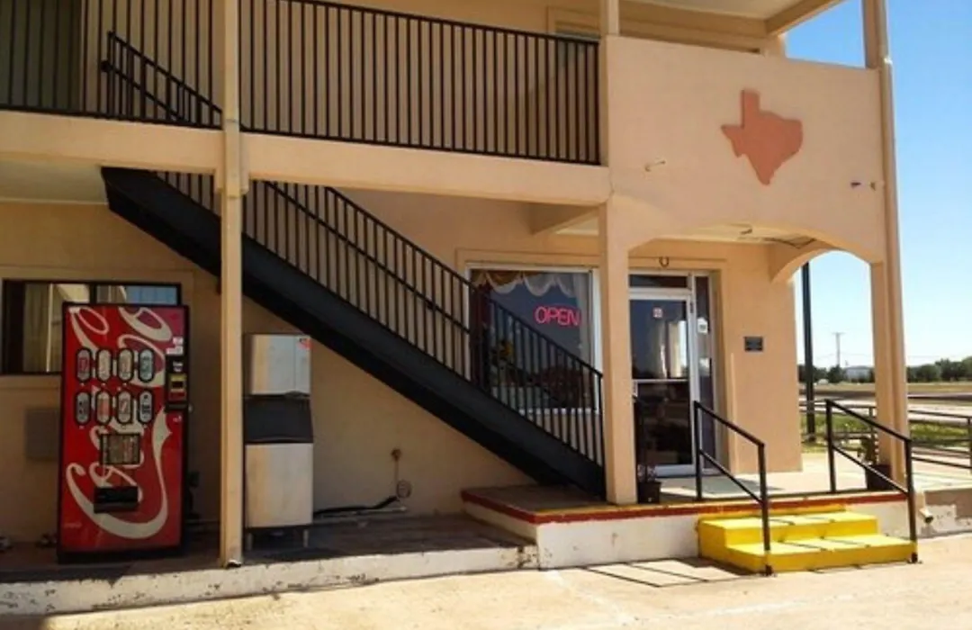 Texas Inn Waxahachie-1